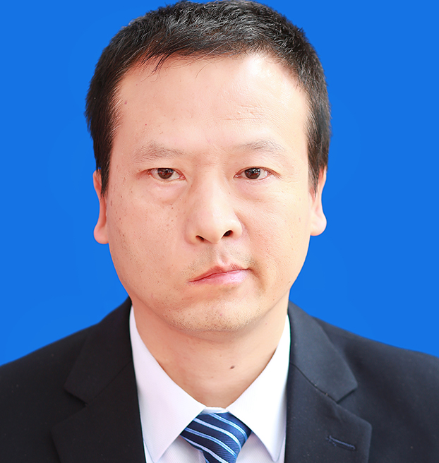 王东巍  就业实训科科长